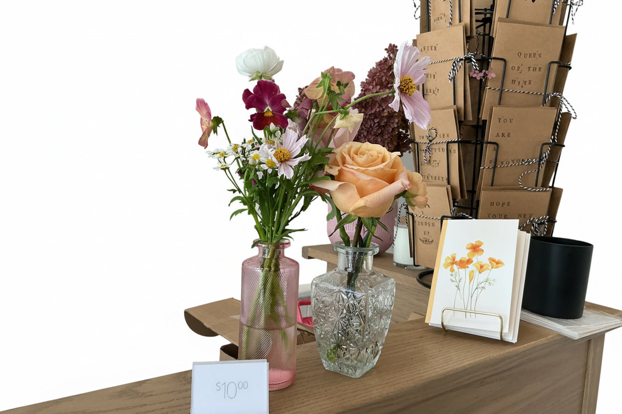 Bud vase with flowers