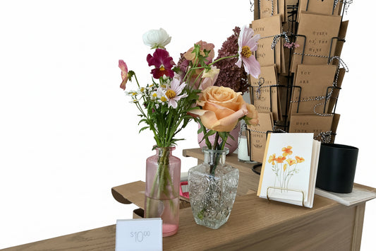 Bud vase with flowers